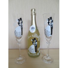 Glāzes un šampanietis kāzu dāvanām